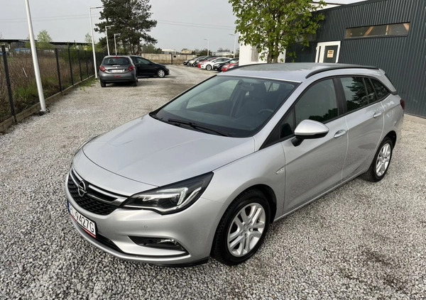 Opel Astra cena 44999 przebieg: 132000, rok produkcji 2018 z Płońsk małe 529